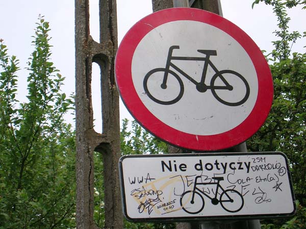 A w Jarosawcu zakaz wjazdu rowerw nie dotyczy... rowerw - 15.06.2006, fot. Kuba Terakowski